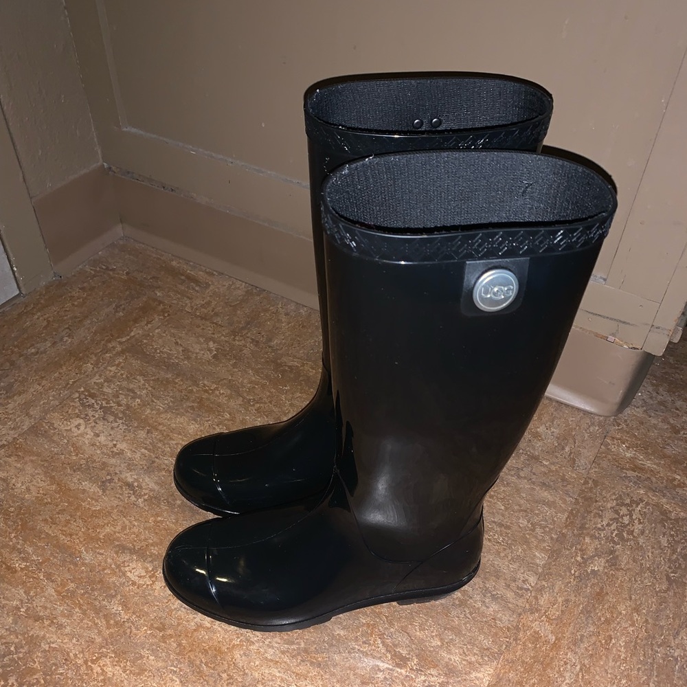 Black UGG rainboots